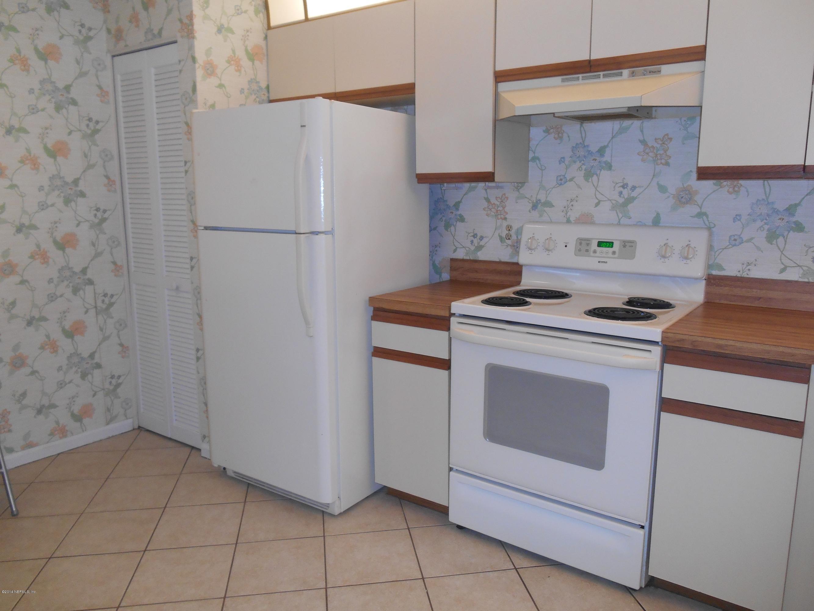 3801 Crown Point Road, Unit 2172 Jacksonville, FL 32257 - Photo 7 of 15 Kitchen Equipped
