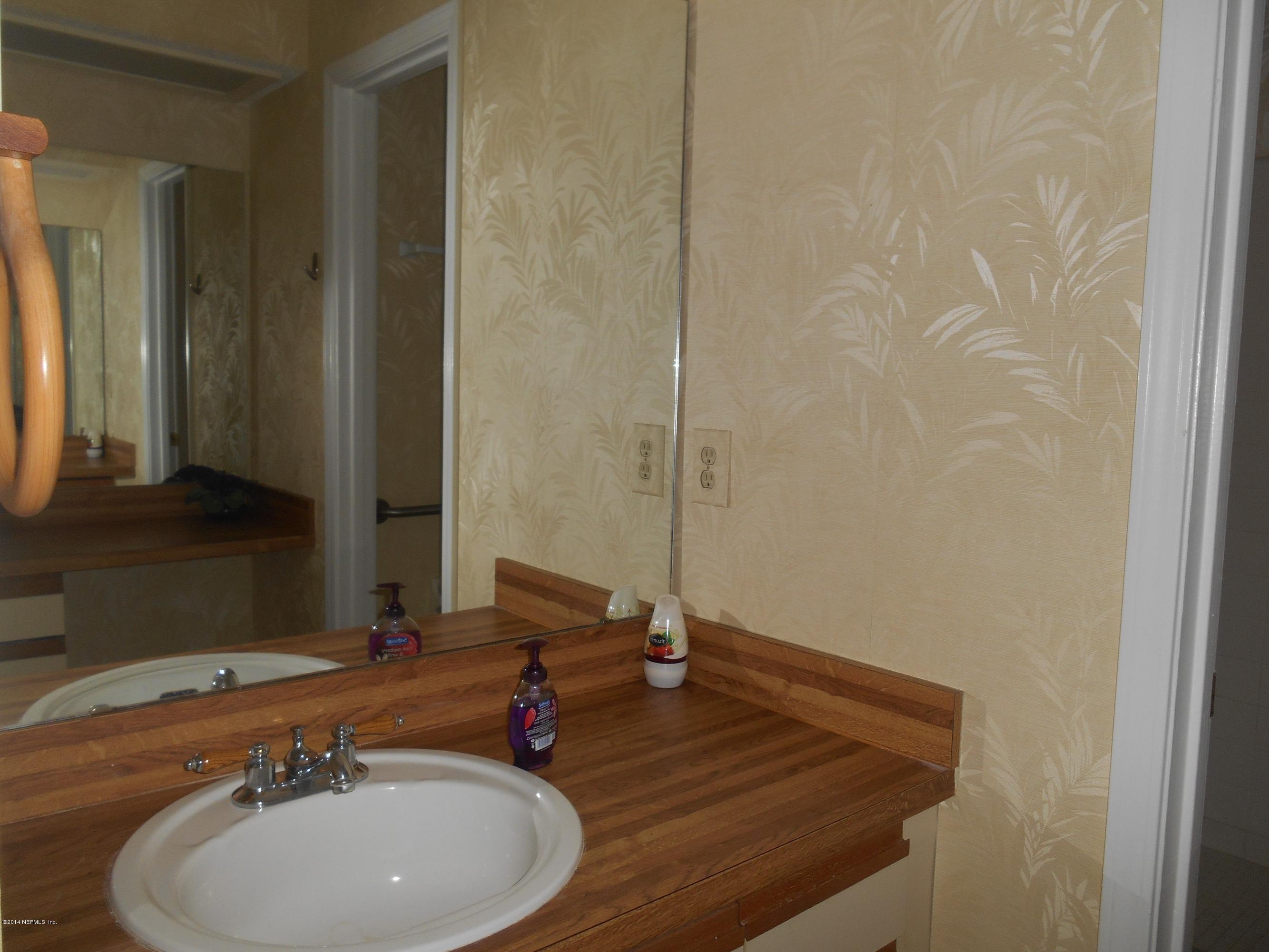 3801 Crown Point Road, Unit 2172 Jacksonville, FL 32257 - Photo 10 of 15 Master Bath