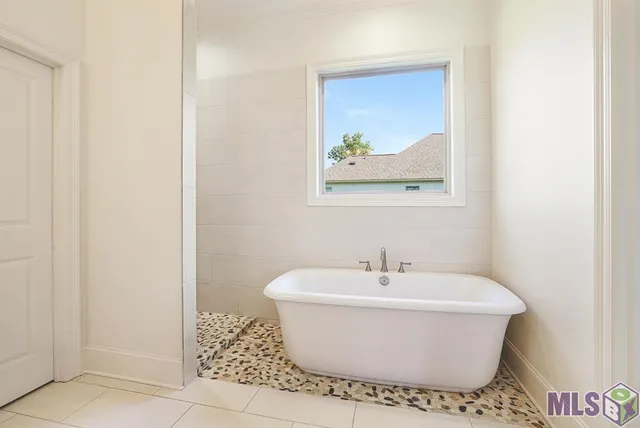 $469,900 | 13127 Oakbourne Avenue, Geismar, LA 70734