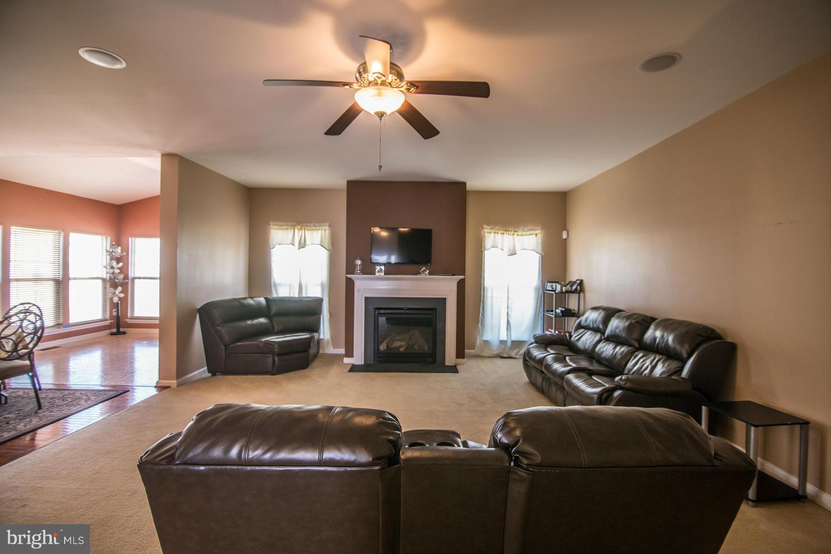 4234 Meyers Road Triangle, VA 22172 - Photo 10 of 26 Family Room