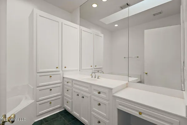 $475,000 | 21 Breakers Lane, Ridgeland, MS 39157