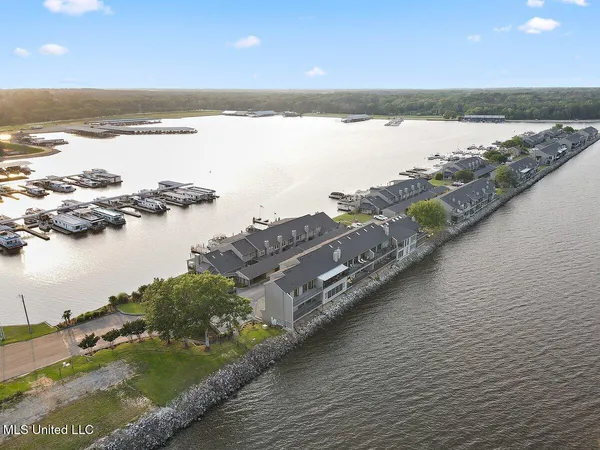 $475,000 | 21 Breakers Lane, Ridgeland, MS 39157