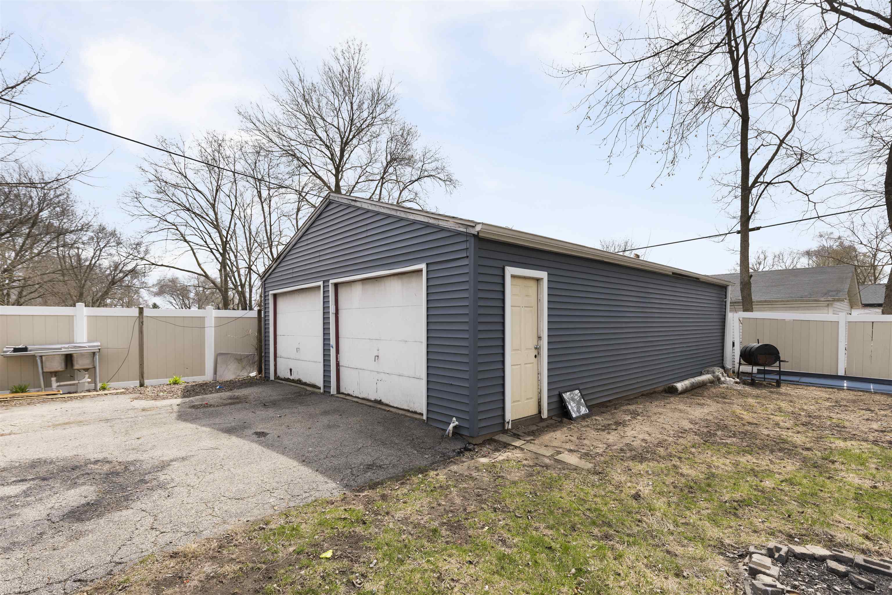 605 Barnum Road Rockford, IL 61109 - Photo 2 of 12 Gallery Image 2