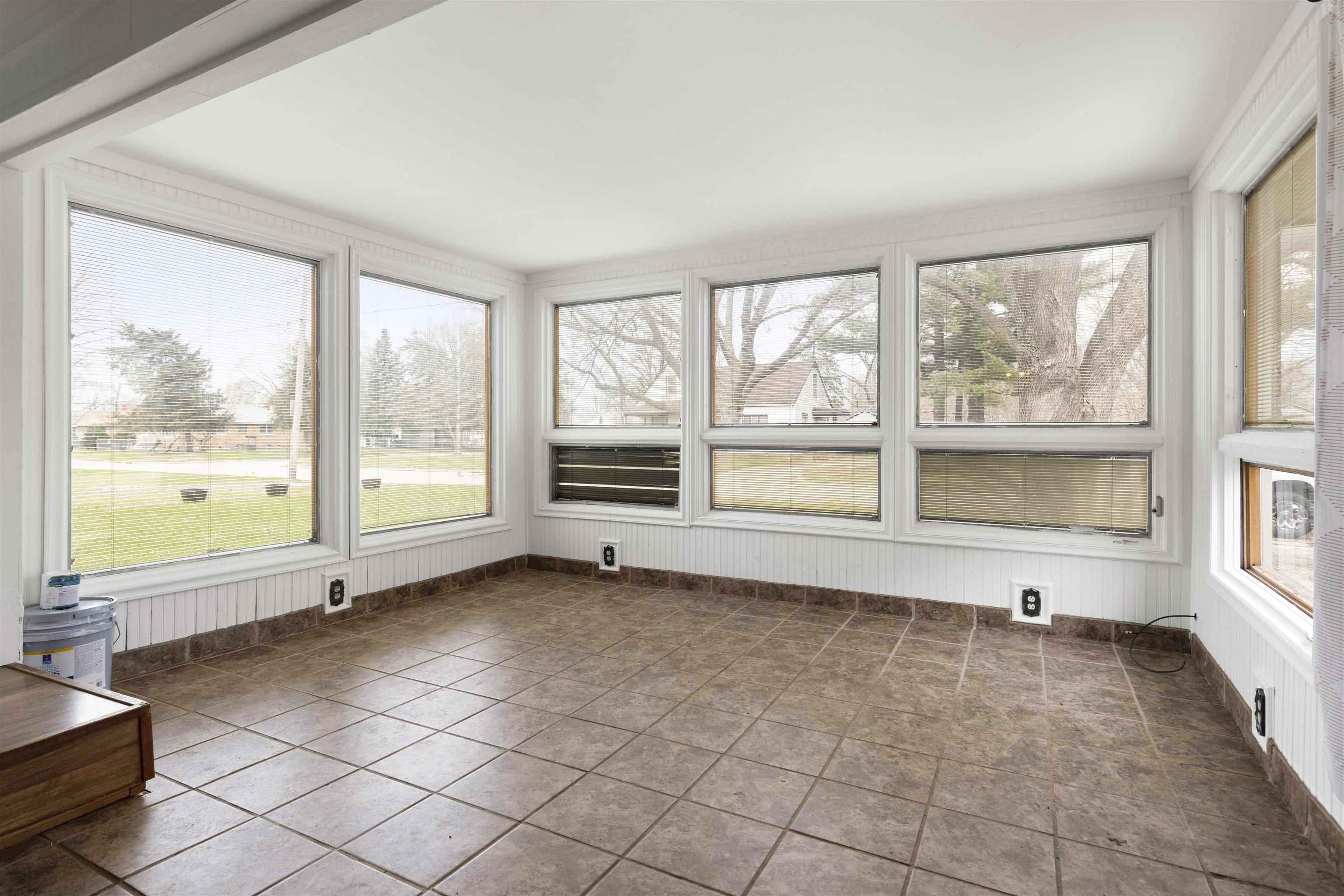 605 Barnum Road Rockford, IL 61109 - Photo 3 of 12 Gallery Image 3