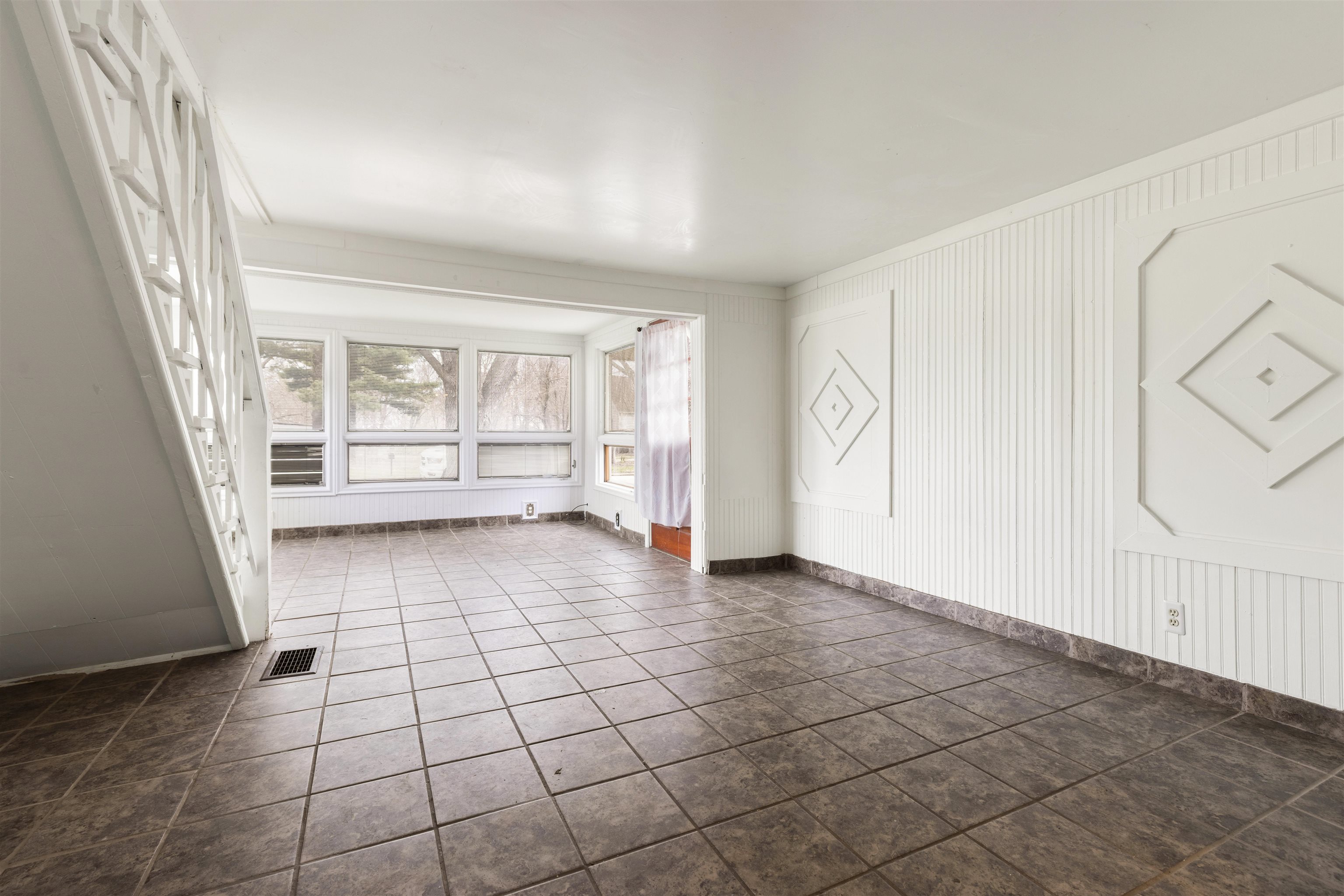 605 Barnum Road Rockford, IL 61109 - Photo 6 of 12 Gallery Image 6