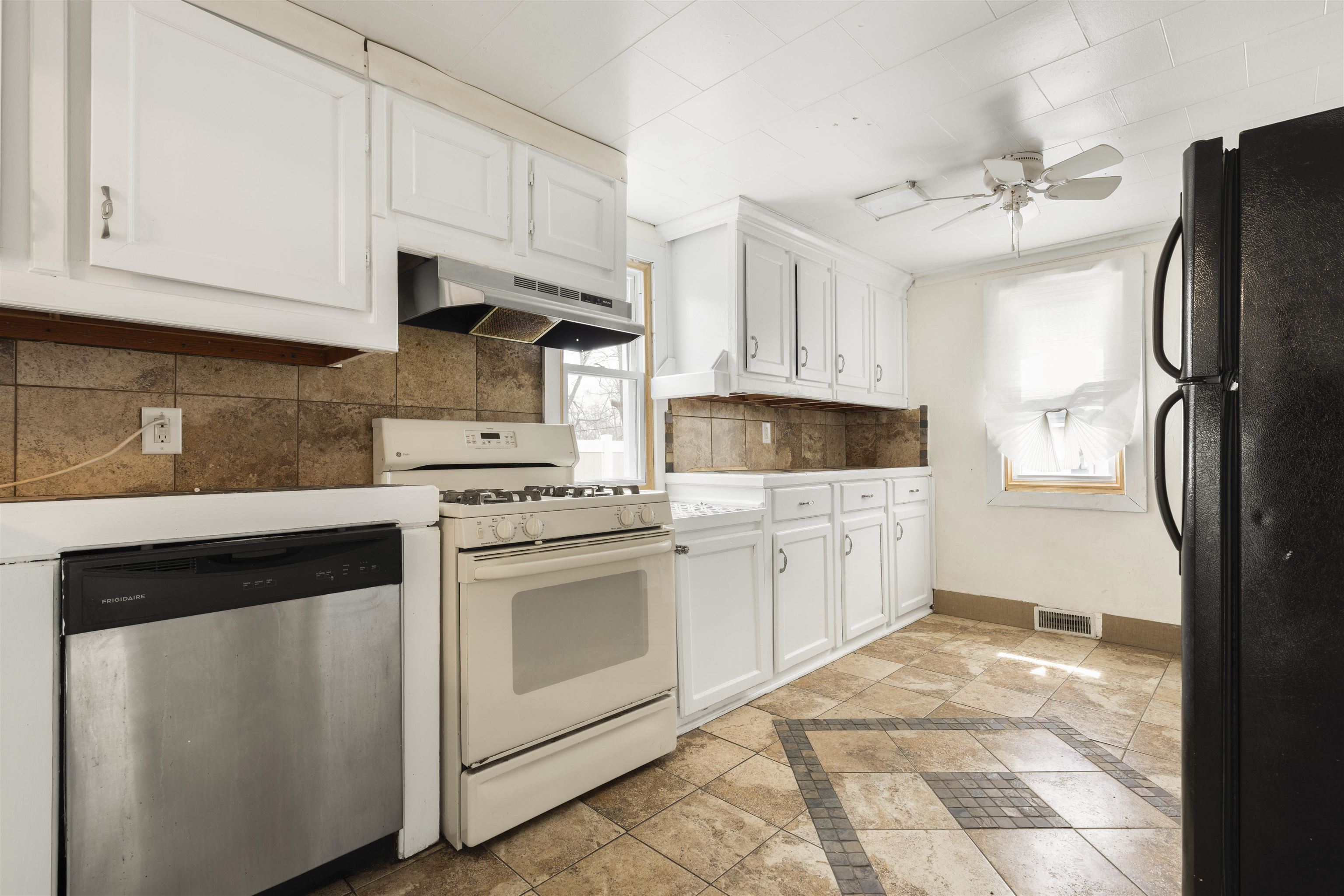 605 Barnum Road Rockford, IL 61109 - Photo 7 of 12 Gallery Image 7