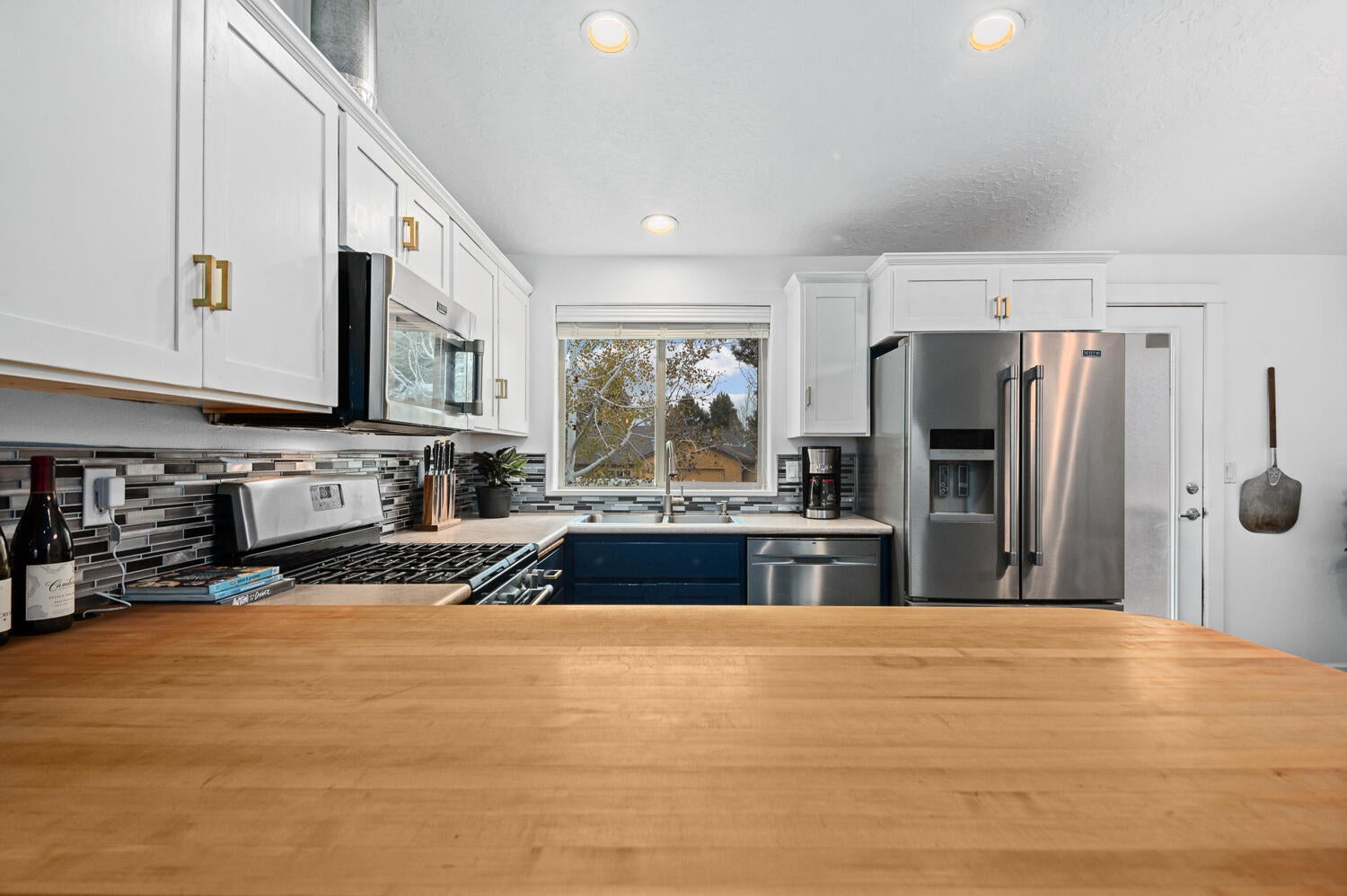 20558 Prospector Loop Bend, OR 97702 - Photo 11 of 35 Kitchen