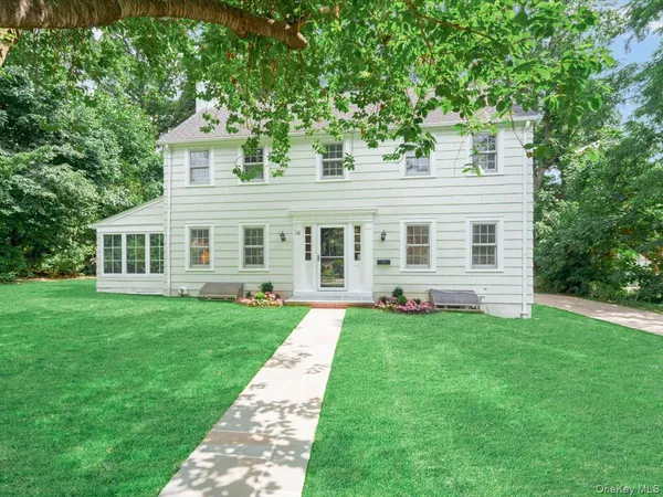 $1,799,000 | 178 Overlook Avenue, Great Neck, NY 11021