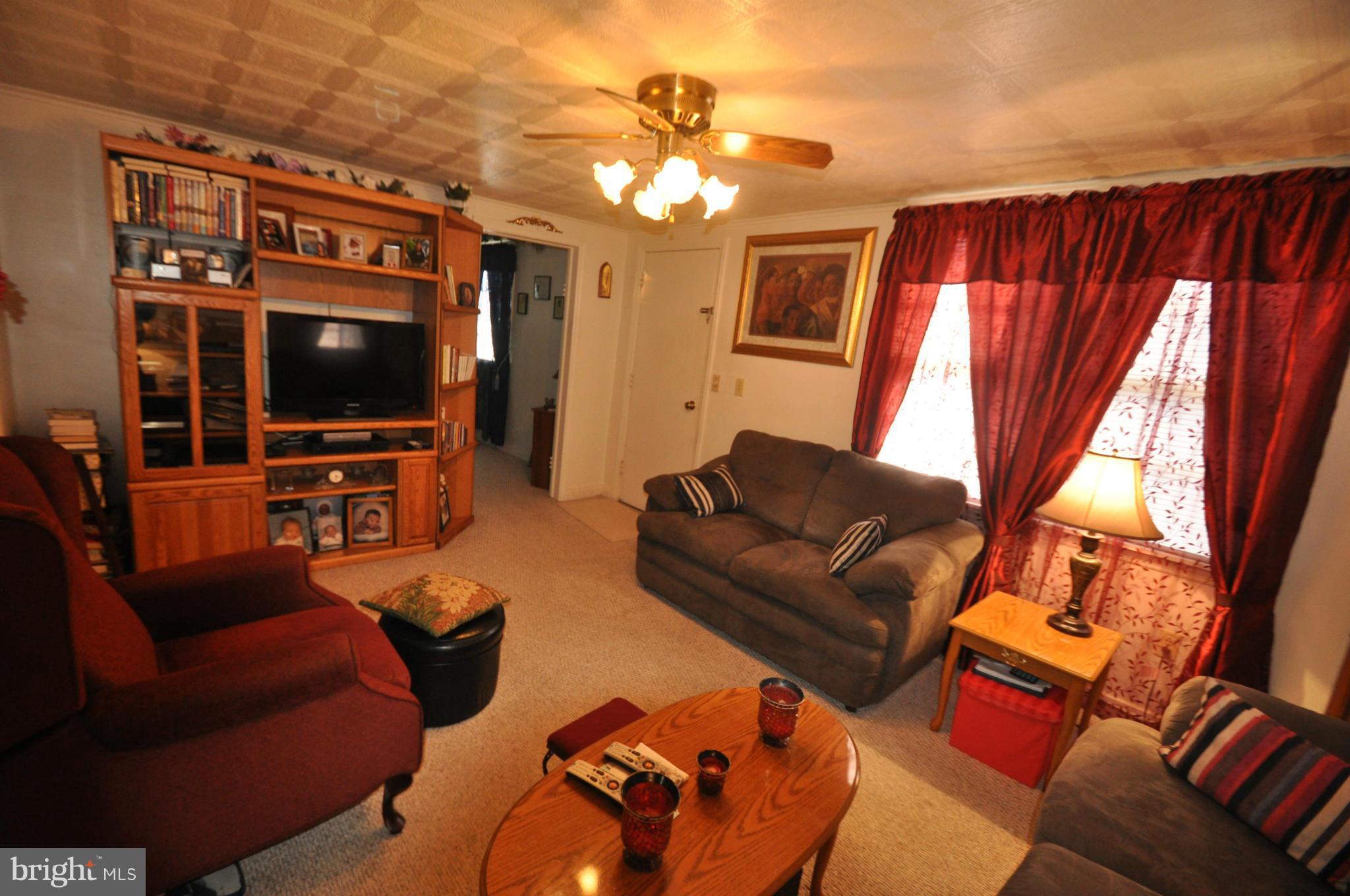 424 Uniontown Road Westminster, MD 21158 - Photo 2 of 9 VERY COMFY THROUGHOUT