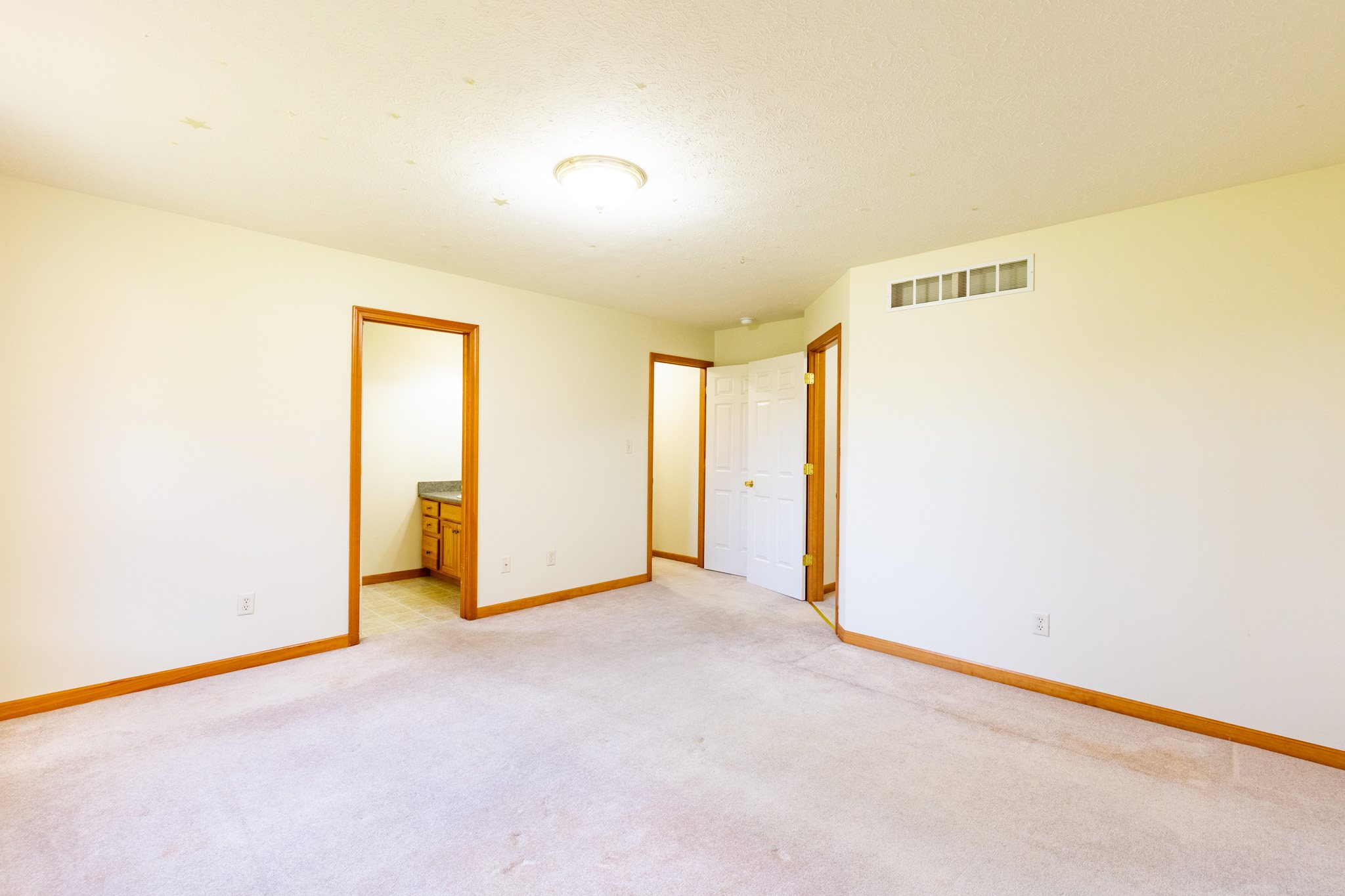 58060 Prairie Ridge Road Goshen, IN 46528 - Photo 8 of 30 Gallery Image 8
