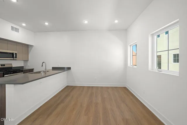 $3,795 | 834 North Fair Oaks Avenue, Unit 105, Pasadena, CA 91103