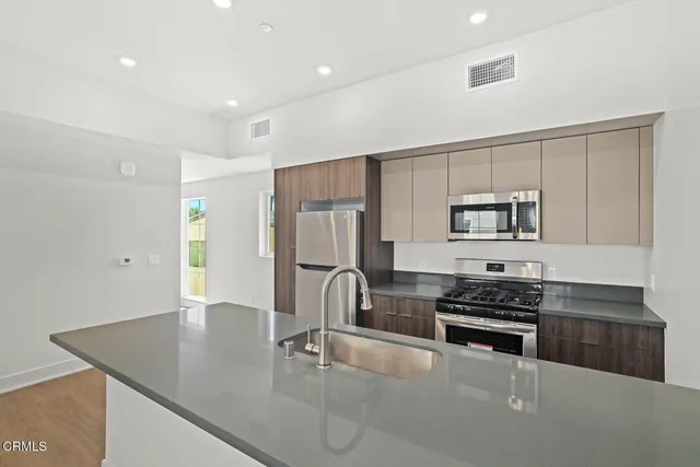 $3,795 | 834 North Fair Oaks Avenue, Unit 105, Pasadena, CA 91103