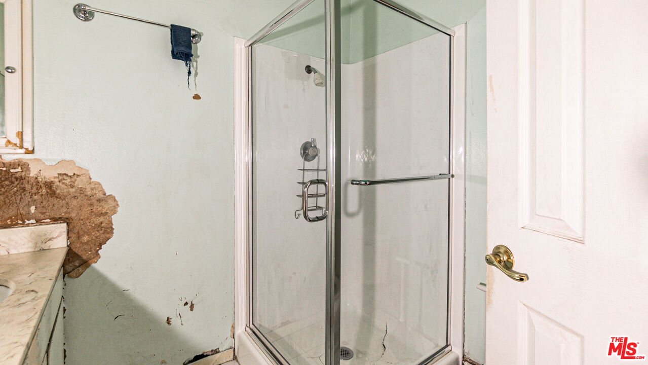 5500 Ackerfield Avenue, Unit 104 Long Beach, CA 90805 - Photo 14 of 19 a bathroom with a shower