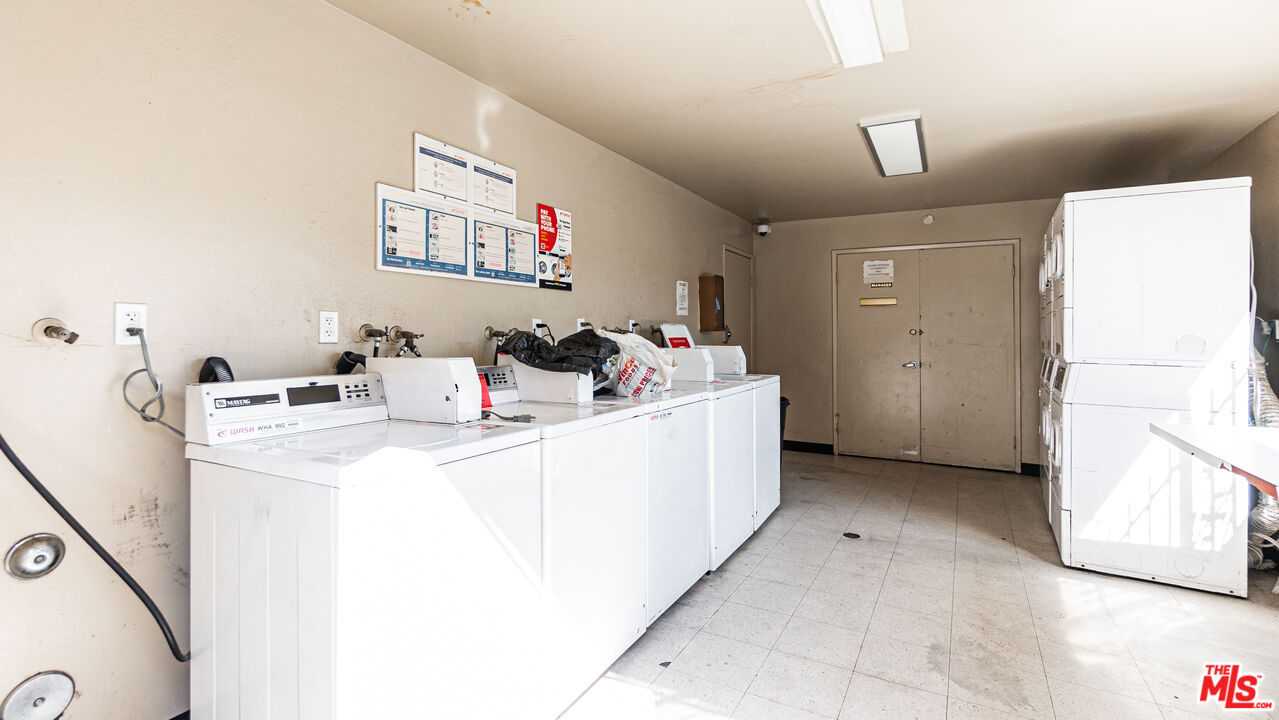 5500 Ackerfield Avenue, Unit 104 Long Beach, CA 90805 - Photo 15 of 19 a utility room with dryer and washer