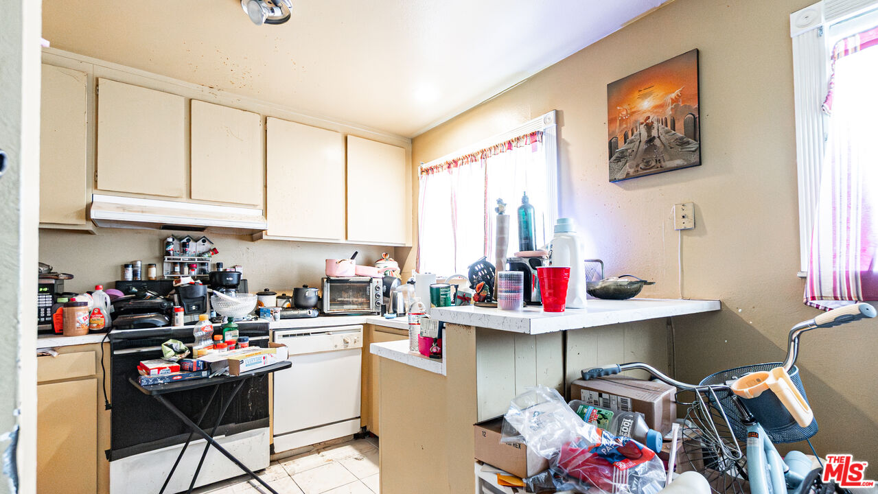 5500 Ackerfield Avenue, Unit 104 Long Beach, CA 90805 - Photo 7 of 19 a view of workspace with toys