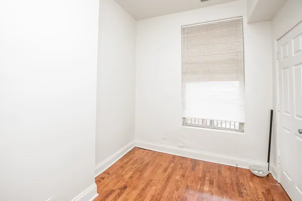 $2,200 | 4837 South St Lawrence Avenue, Unit 3, Chicago, IL 60615
