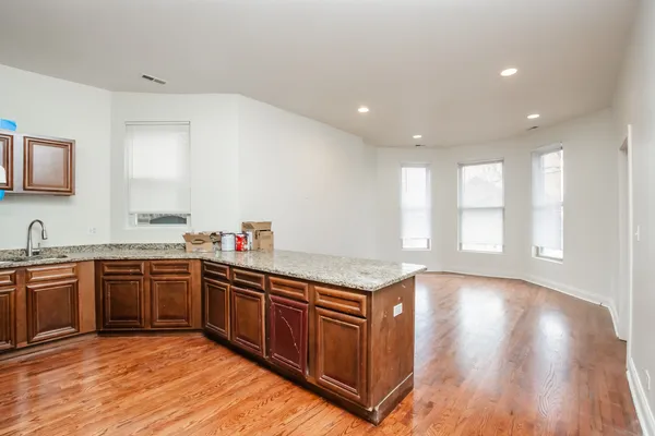 $2,200 | 4837 South St Lawrence Avenue, Unit 3, Chicago, IL 60615