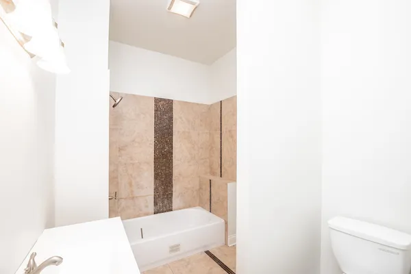 $2,200 | 4837 South St Lawrence Avenue, Unit 3, Chicago, IL 60615