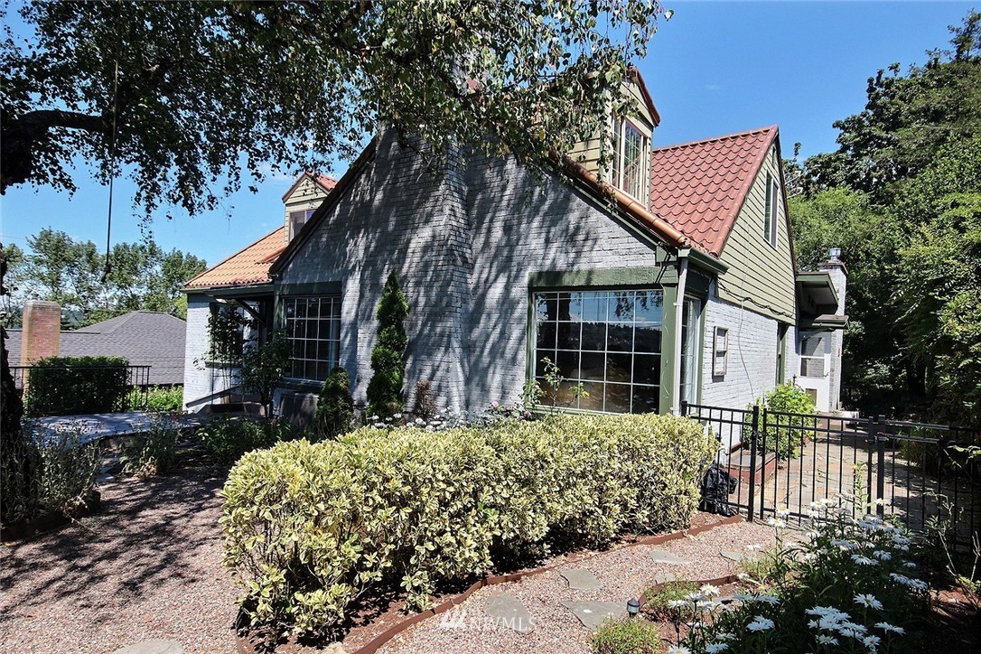 316 Renton Avenue South Renton, WA 98057 - Photo 1 of 25 Gallery Image 1