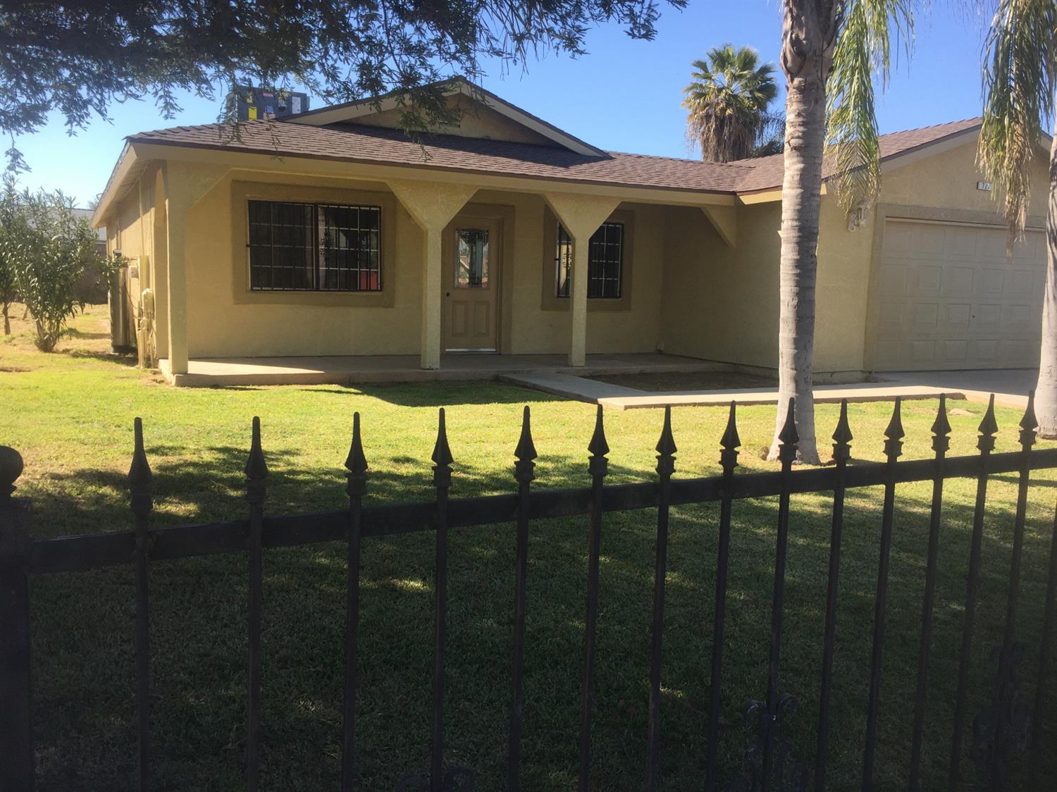 727 South Cedar Avenue Reedley, CA 93654 - Photo 1 of 14 Gallery Image 1