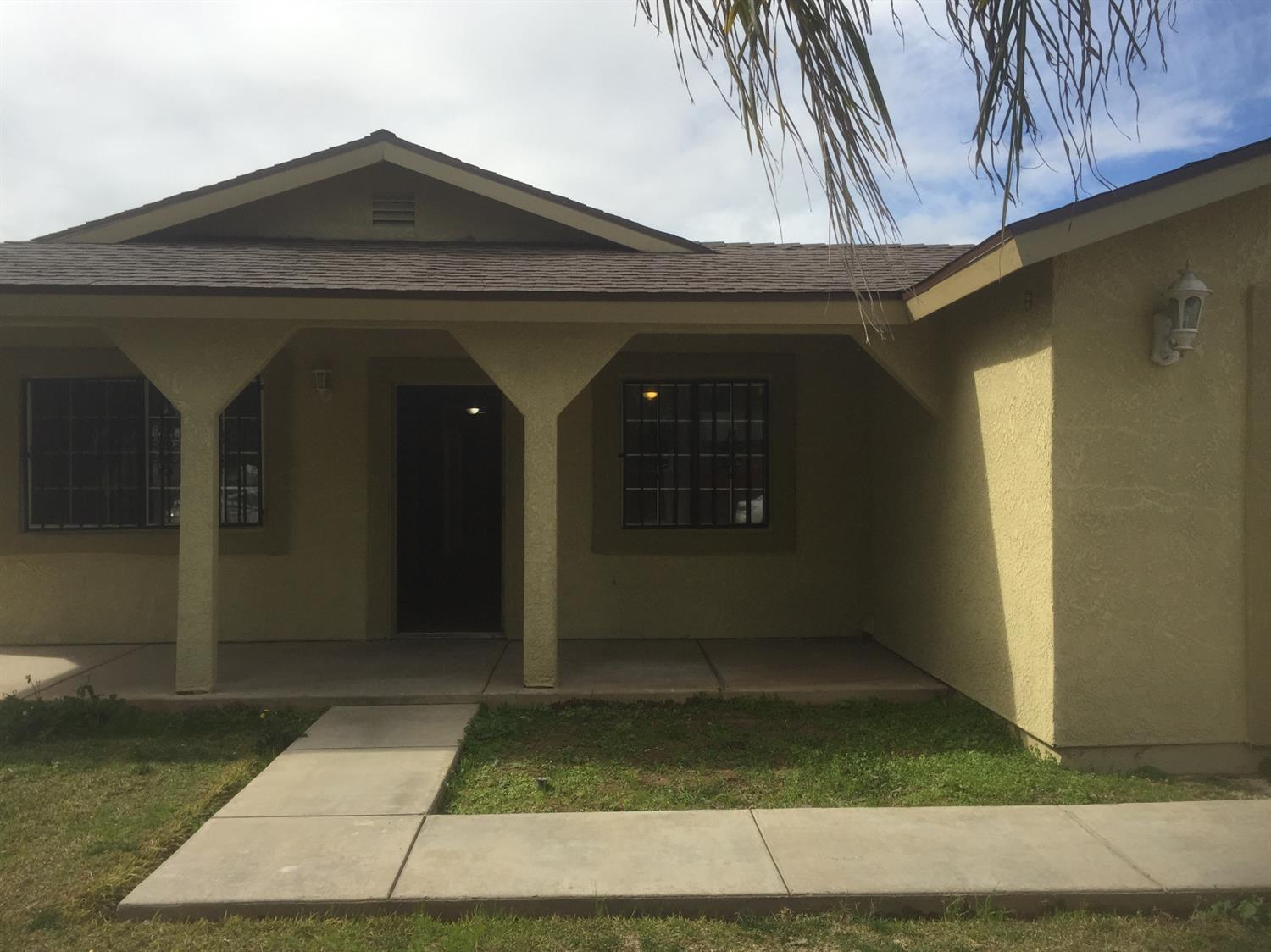 727 South Cedar Avenue Reedley, CA 93654 - Photo 2 of 14 Gallery Image 2