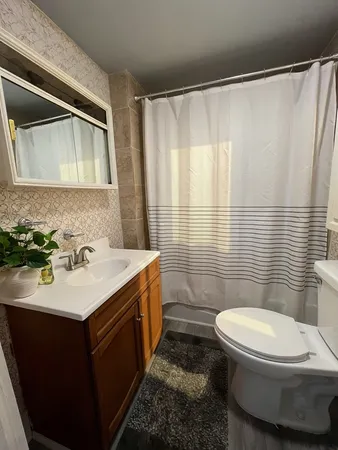 $2,000 | 300 North Madison Street, Woodstock, IL 60098