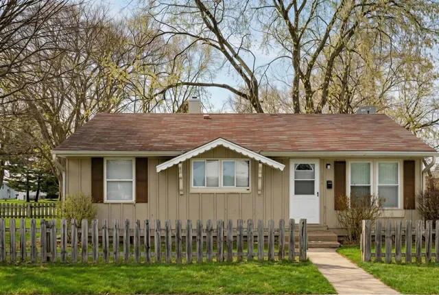 $215,000 | 2119 Hermon Avenue, Zion, IL 60099