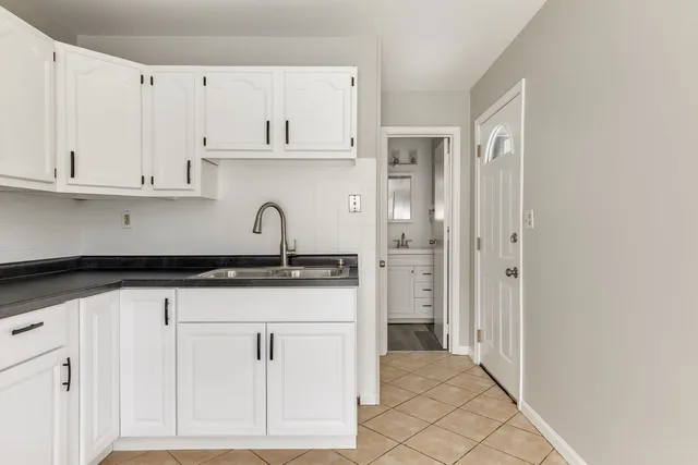 $215,000 | 2119 Hermon Avenue, Zion, IL 60099