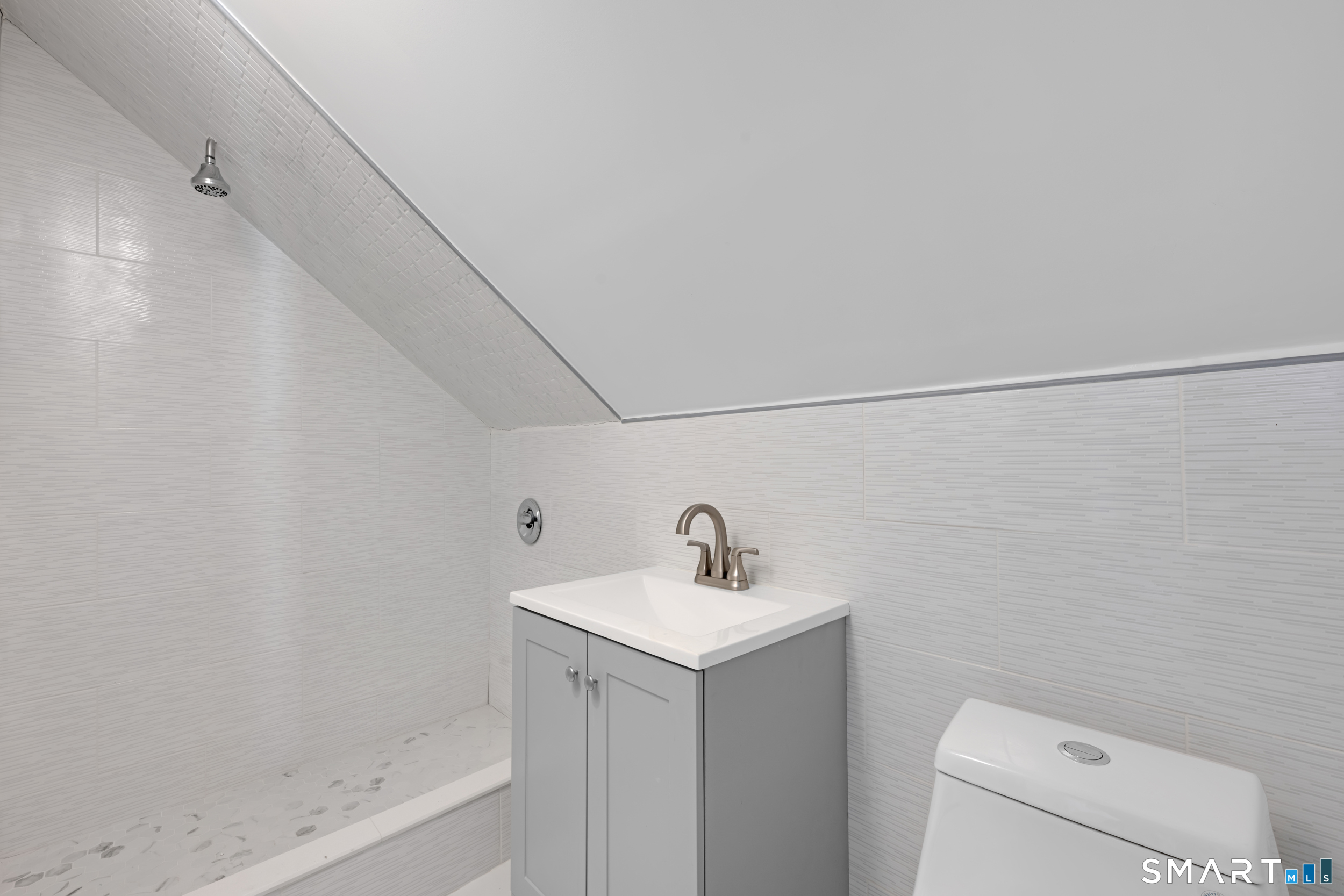 254 Broad Street Norwich, CT 06360 - Photo 25 of 38 a bathroom with a sink a toilet and bathtub