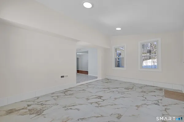 $308,000 | 254 Broad Street, Norwich, CT 06360