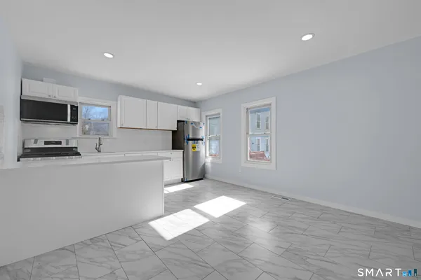 $308,000 | 254 Broad Street, Norwich, CT 06360