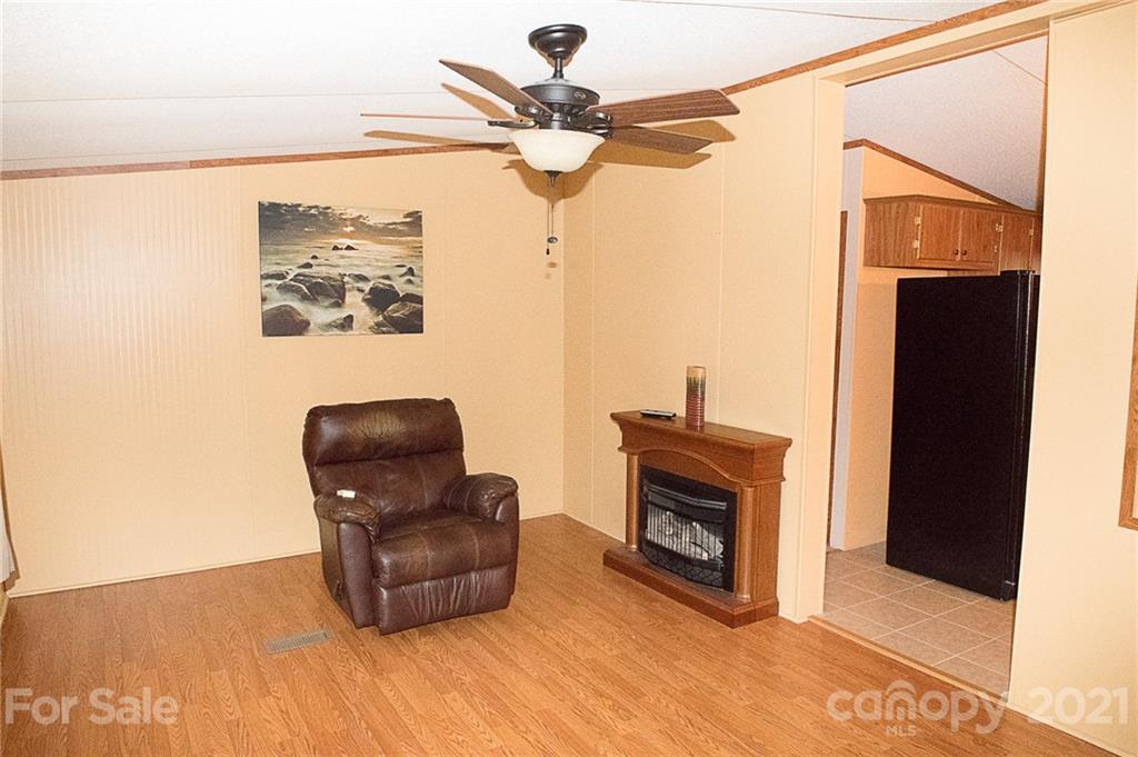 1000 Halewood Road Marshall, NC 28753 - Photo 4 of 48 Gallery Image 4