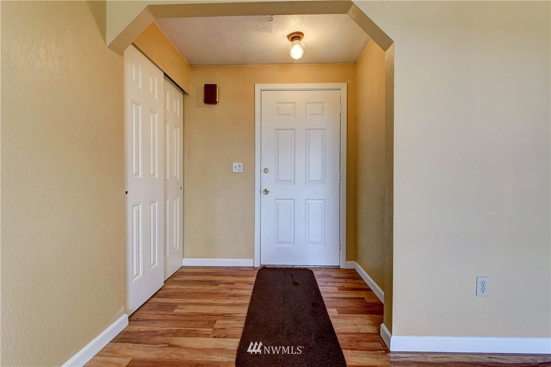 22309 4th Avenue Southeast Bothell, WA 98021 - Photo 3 of 32