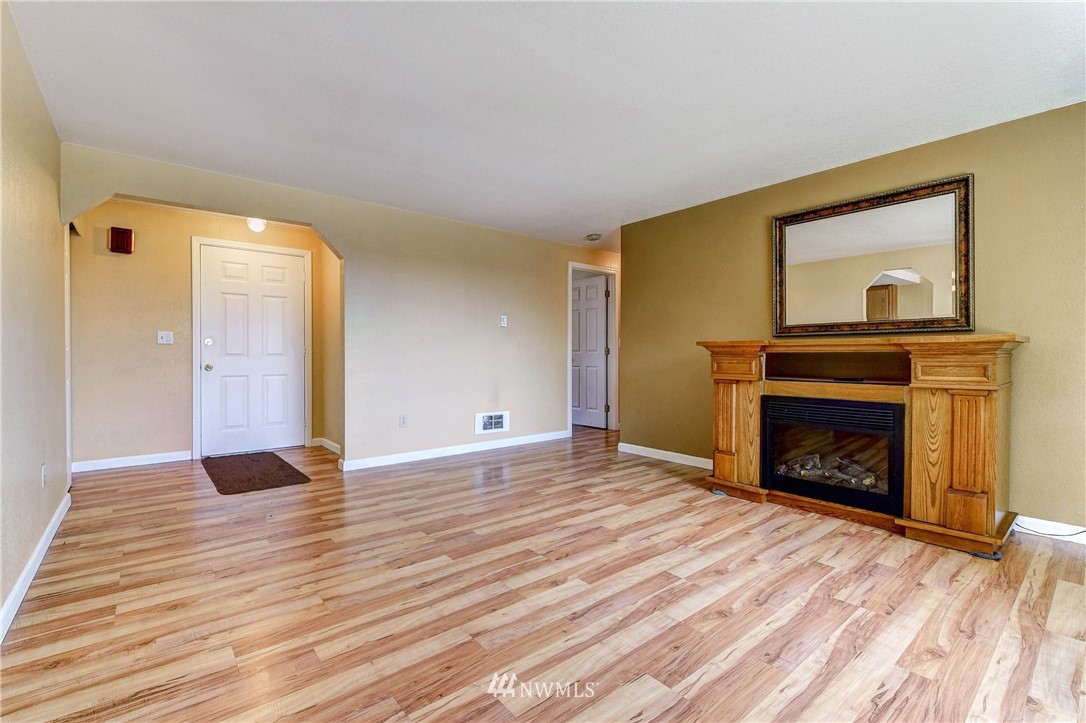 22309 4th Avenue Southeast Bothell, WA 98021 - Photo 4 of 32