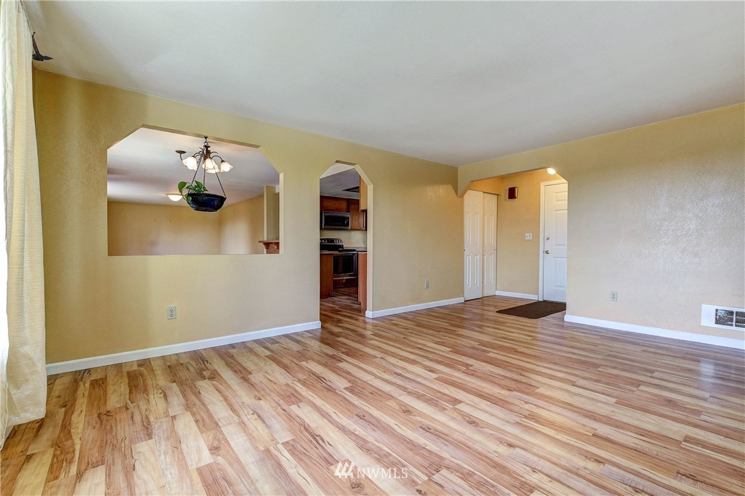 22309 4th Avenue Southeast Bothell, WA 98021 - Photo 7 of 32