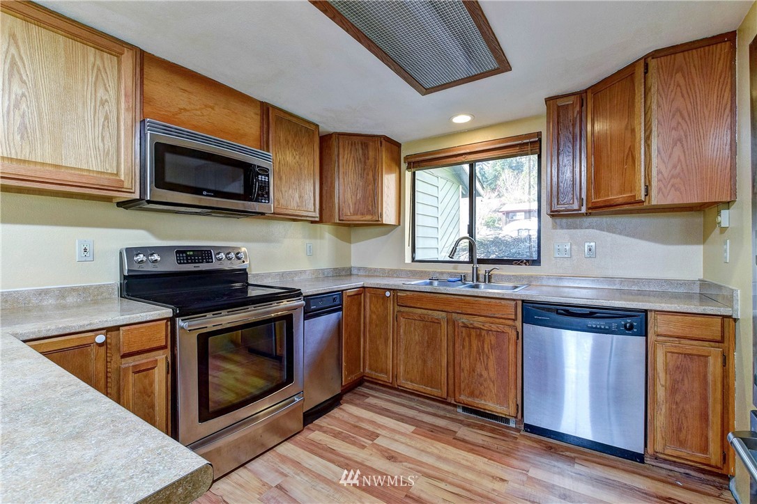 22309 4th Avenue Southeast Bothell, WA 98021 - Photo 8 of 32