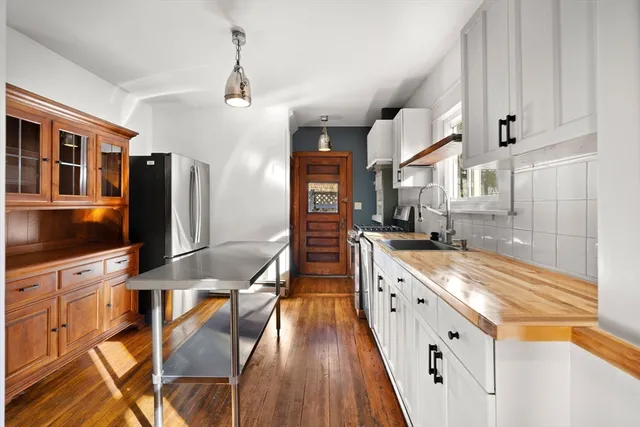 $3,300 | 23 Brayton Road, Unit 23, Boston, MA 02135