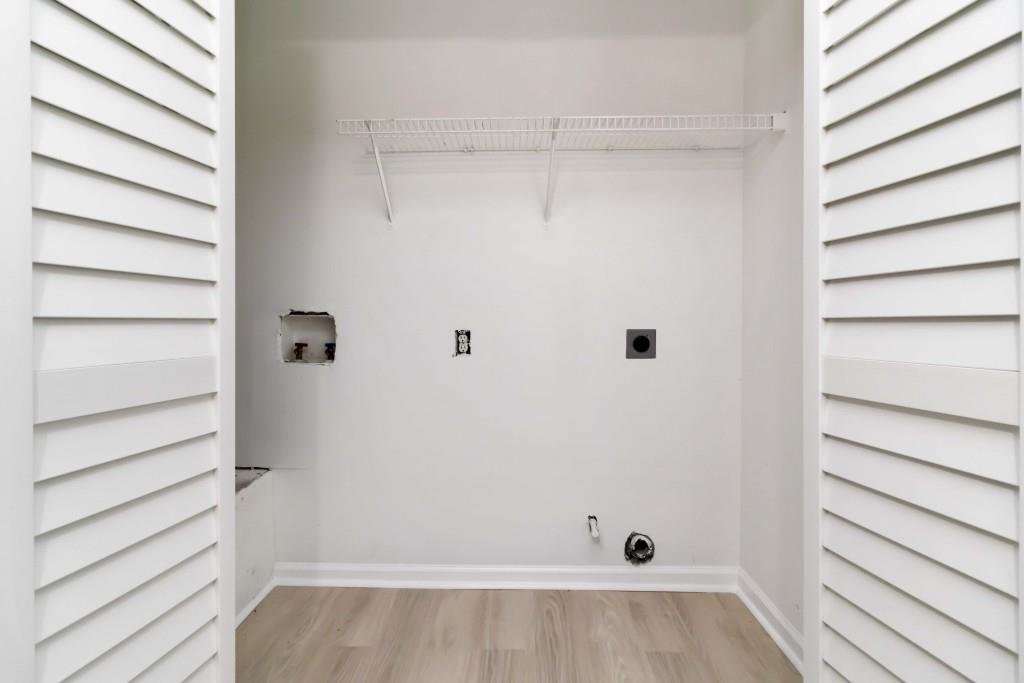 4783 Creekside Place Decatur, GA 30035 - Photo 14 of 24 a view of walk in closet with empty racks