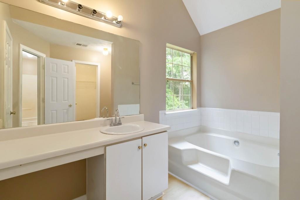 4783 Creekside Place Decatur, GA 30035 - Photo 18 of 24 a bathroom with a bathtub sink and mirror