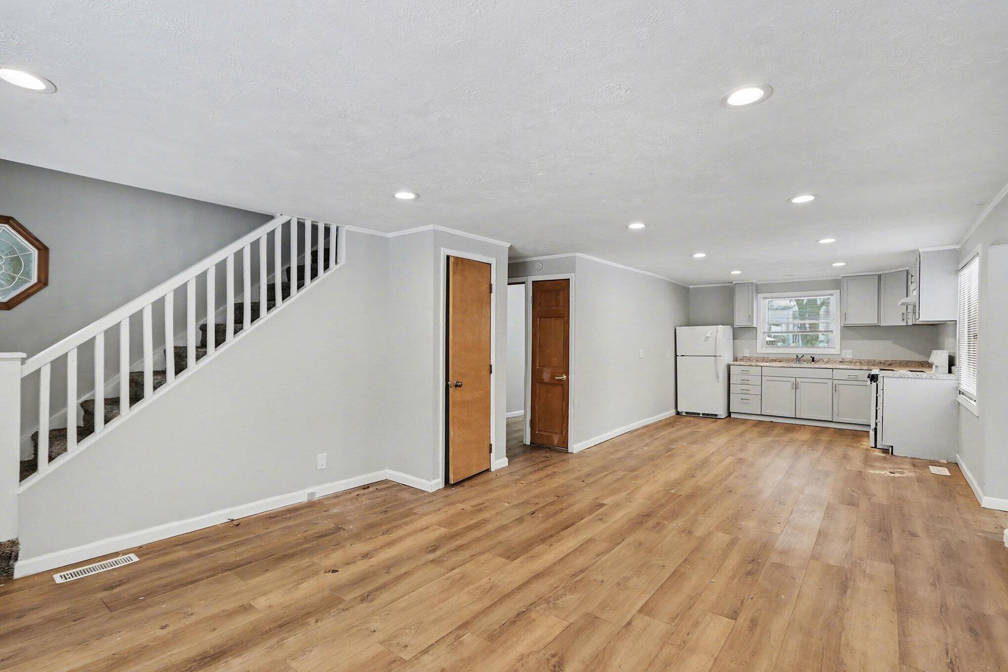 435 Prospect Street Constantine, MI 49042 - Photo 3 of 20 003_file_3349