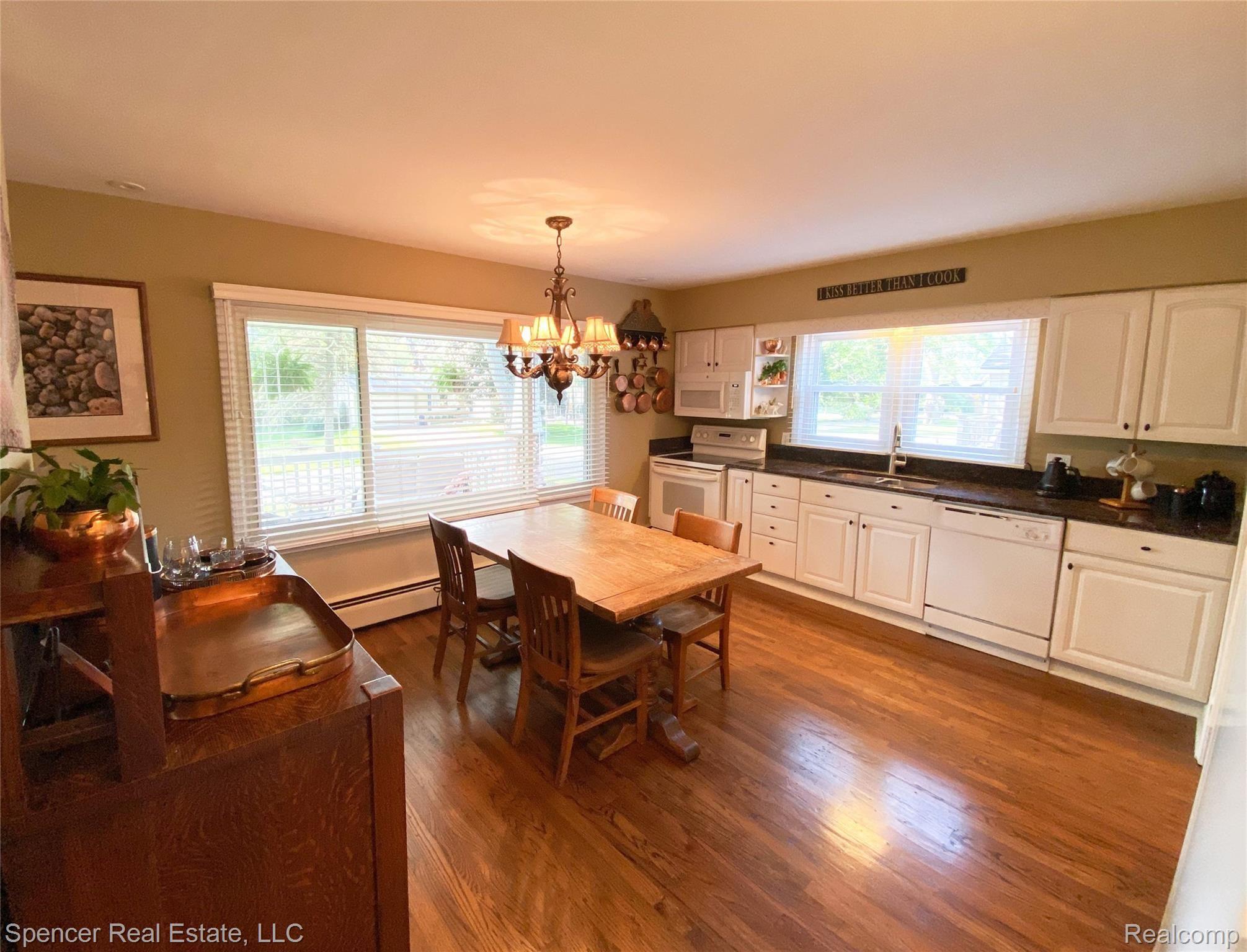 Kitchen3.jpg