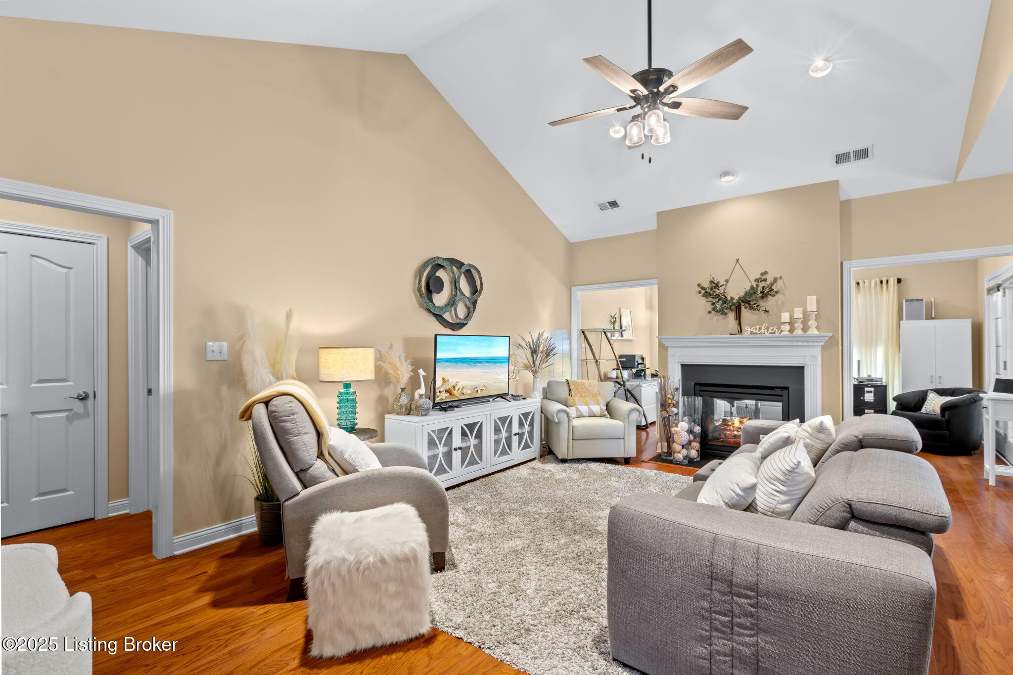 900 Ridge Point Drive Louisville, KY 40299 - Photo 16 of 45 15-web-or-mls-696A8413