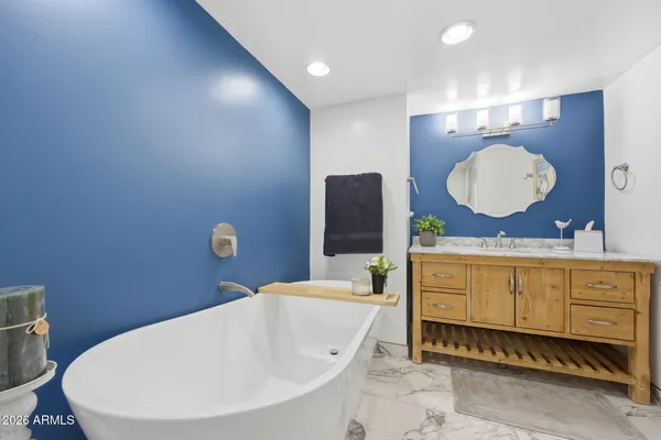 $725,000 | 4350 East Winchcomb Drive, Phoenix, AZ 85032