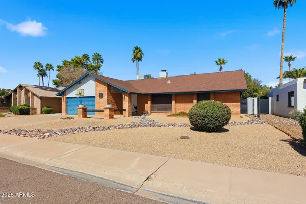 $725,000 | 4350 East Winchcomb Drive, Phoenix, AZ 85032