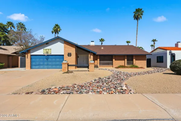 $725,000 | 4350 East Winchcomb Drive, Phoenix, AZ 85032