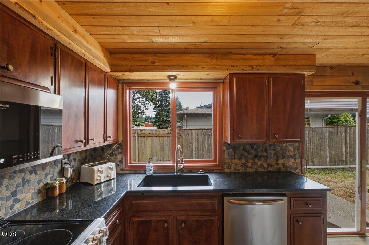 1130 Baxter Road Southeast Salem, OR 97306 - Photo 16 of 33