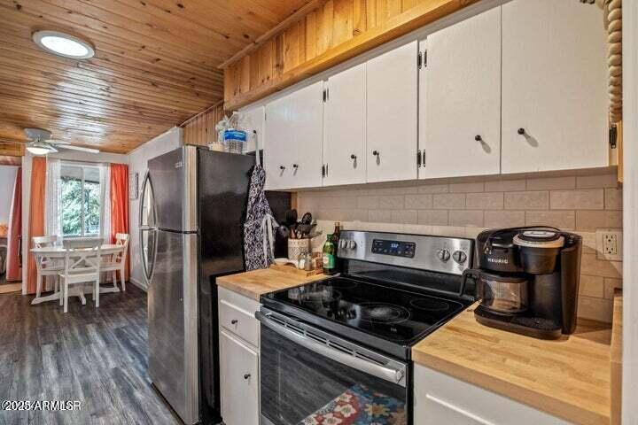 3355 Little Pine Drive Overgaard, AZ 85933 - Photo 16 of 26 a kitchen with a stove and a refrigerator