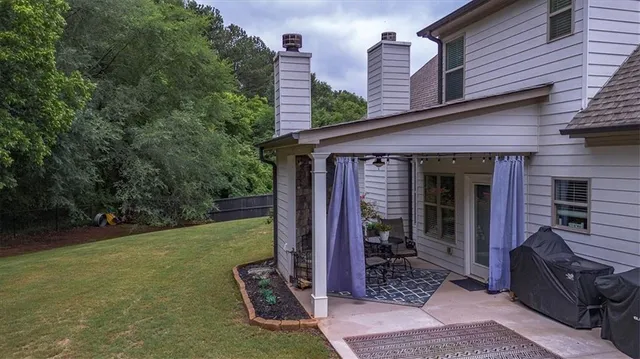 a view of a backyard with garden