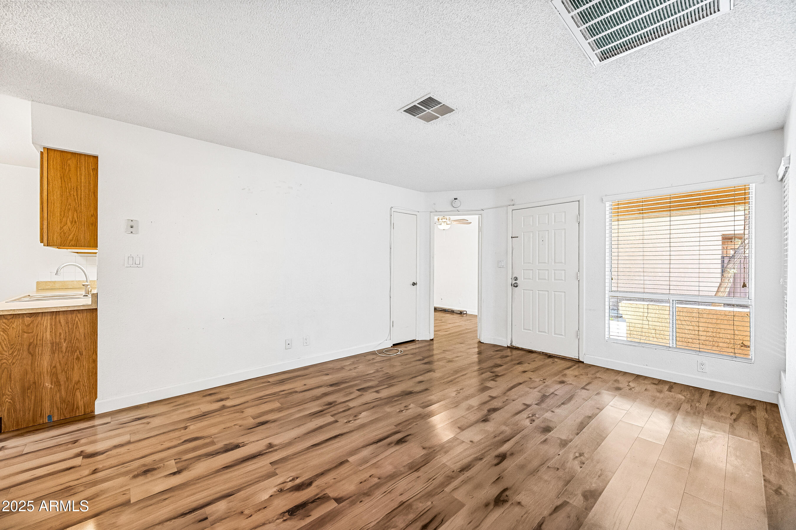 93 North Cooper Road, Unit 6 Chandler, AZ 85225 - Photo 5 of 20 5-92NCR6-ocupix-