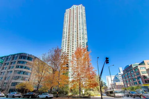 $299,900 | 400 North LaSalle Drive, Unit 1209, Chicago, IL 60654